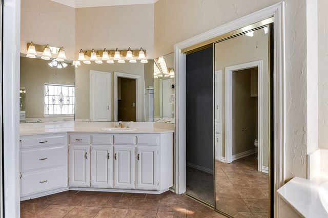 6702 Blake Drive, Arlington, TX 76001