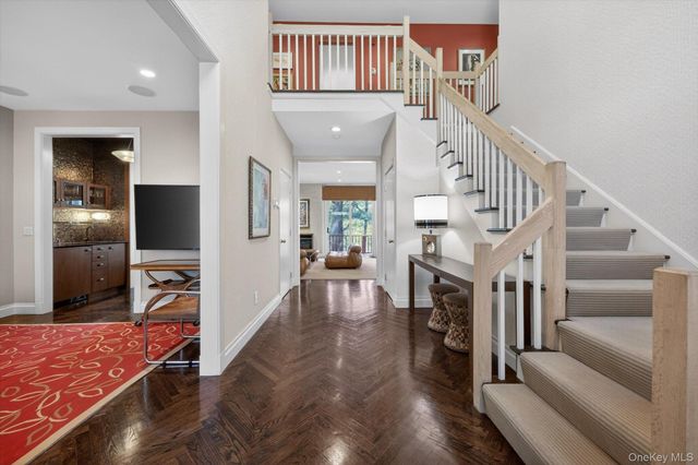 9 Easthaven Lane, White Plains, NY 10605