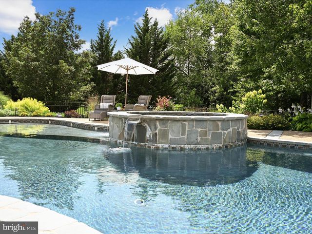 337 HERMITAGE BLVD, Berryville, VA 22611