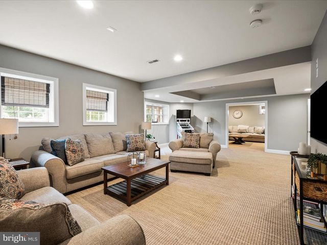 337 HERMITAGE BLVD, Berryville, VA 22611