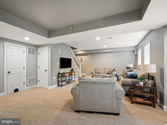 337 HERMITAGE BLVD, Berryville, VA 22611