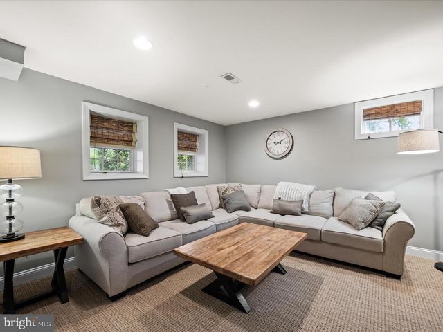 337 HERMITAGE BLVD, Berryville, VA 22611