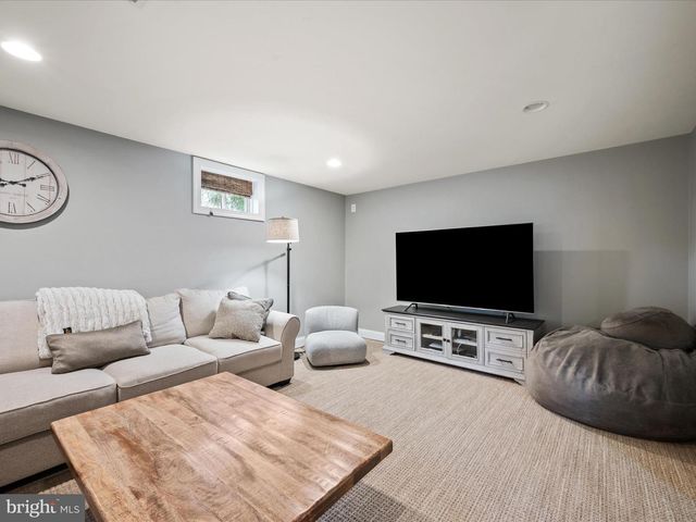 337 HERMITAGE BLVD, Berryville, VA 22611