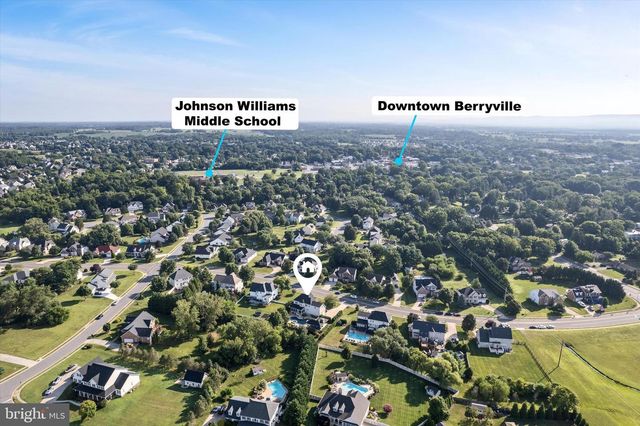337 HERMITAGE BLVD, Berryville, VA 22611