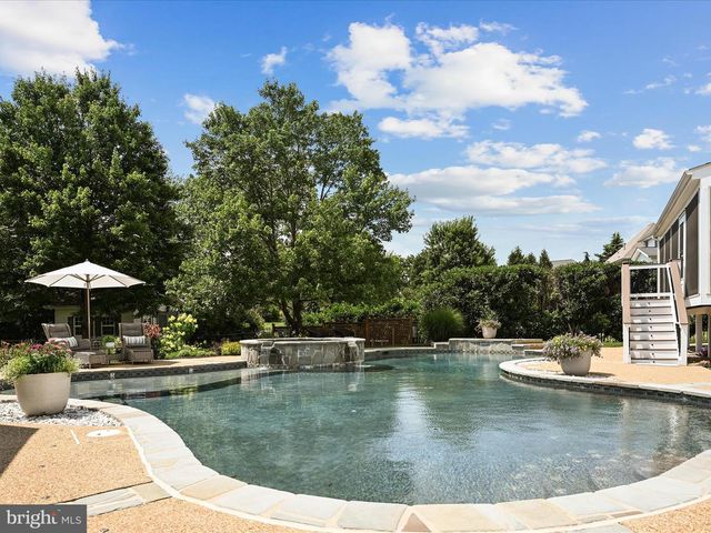 337 HERMITAGE BLVD, Berryville, VA 22611