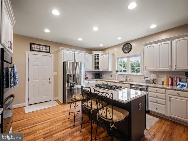 337 HERMITAGE BLVD, Berryville, VA 22611