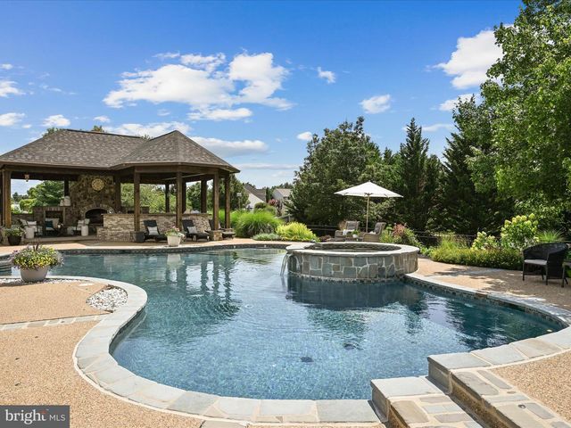 337 HERMITAGE BLVD, Berryville, VA 22611