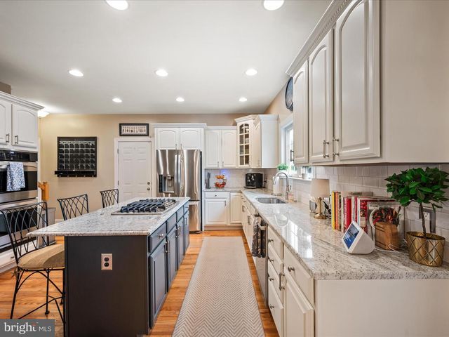 337 HERMITAGE BLVD, Berryville, VA 22611