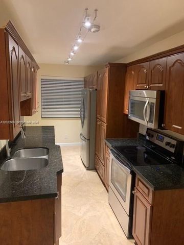 1100 NE 1st Ct 116, Hallandale Beach, FL 33009