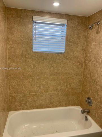 1100 NE 1st Ct 116, Hallandale Beach, FL 33009