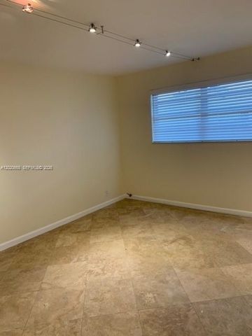 1100 NE 1st Ct 116, Hallandale Beach, FL 33009