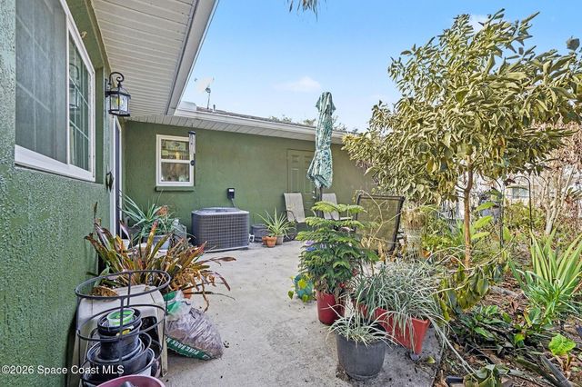 598 Gantry Street SW, Palm Bay, FL 32908