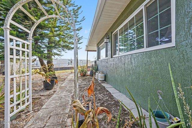 598 Gantry Street SW, Palm Bay, FL 32908