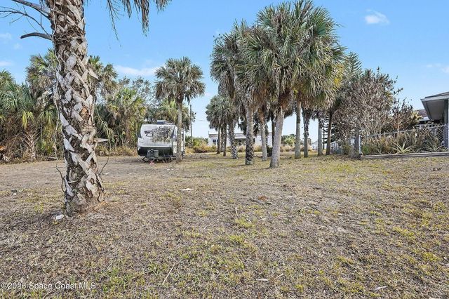 598 Gantry Street SW, Palm Bay, FL 32908