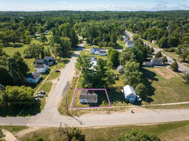 116 E 8th Street, Evart, MI 49631