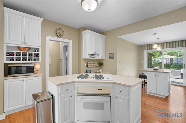 4028 Brookside, Ottawa Hills, OH 43606