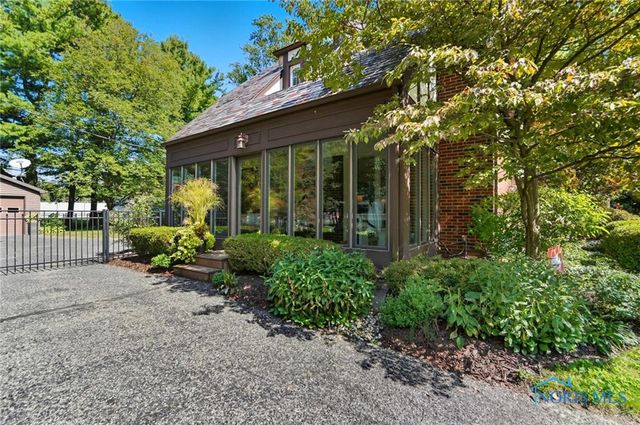 4028 Brookside, Ottawa Hills, OH 43606