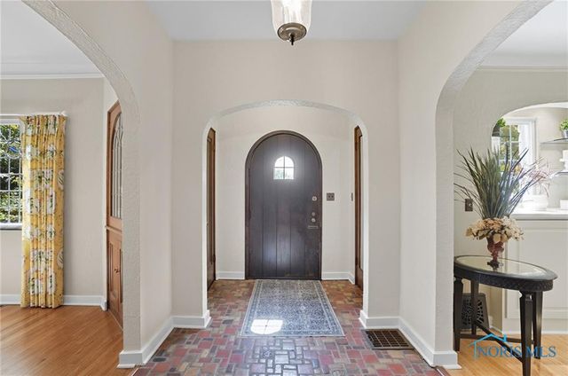 4028 Brookside, Ottawa Hills, OH 43606