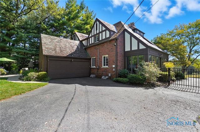 4028 Brookside, Ottawa Hills, OH 43606