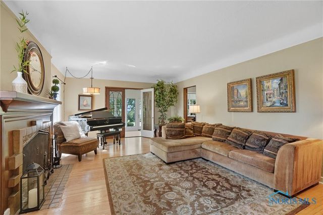 4028 Brookside, Ottawa Hills, OH 43606