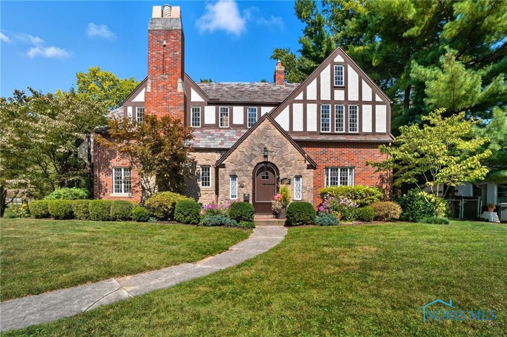 4028 Brookside, Ottawa Hills, OH 43606