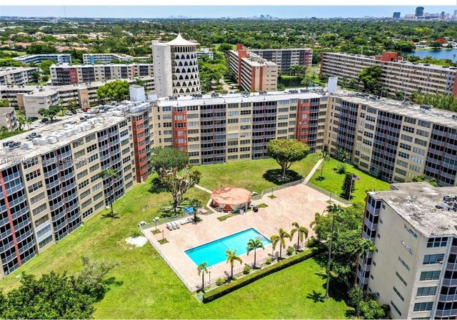 1700 NE 191st St 111, Miami, FL 33179