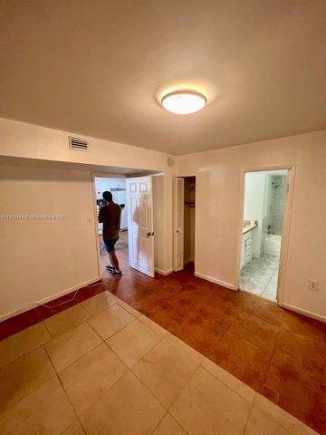 1700 NE 191st St 111, Miami, FL 33179