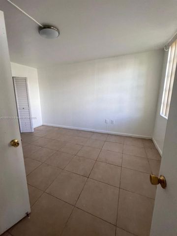 1700 NE 191st St 111, Miami, FL 33179