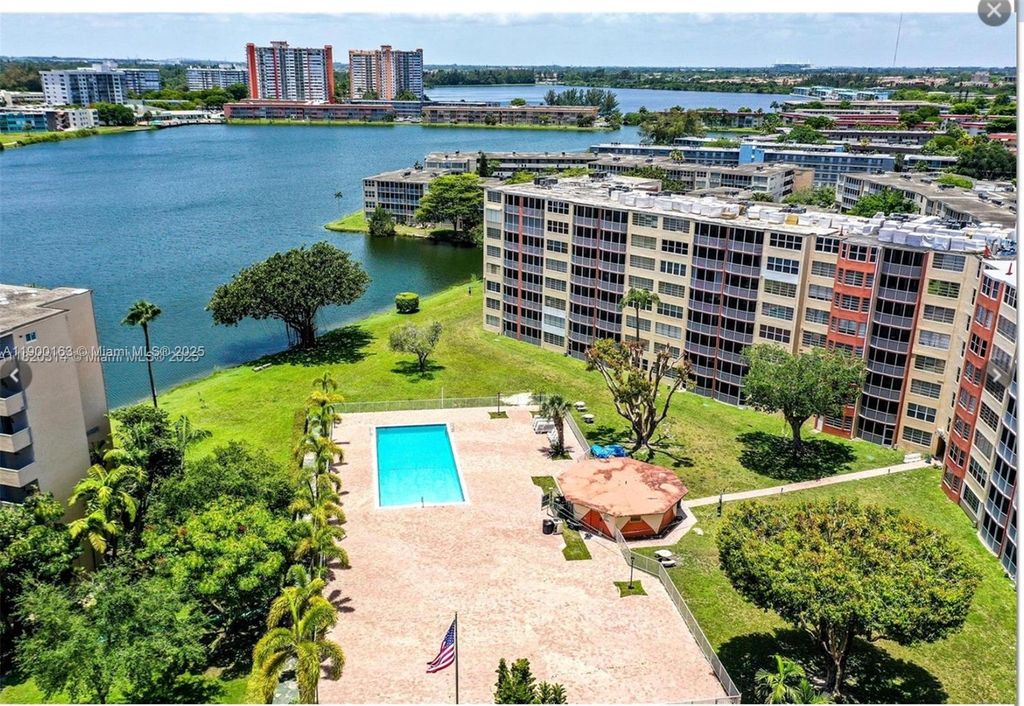 1700 NE 191st St 111, Miami, FL 33179