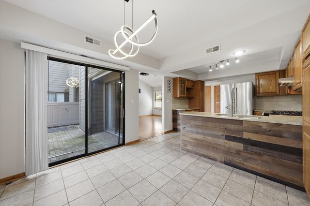1636 Wildwood Lane, Darien, IL 60561