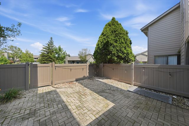 1636 Wildwood Lane, Darien, IL 60561