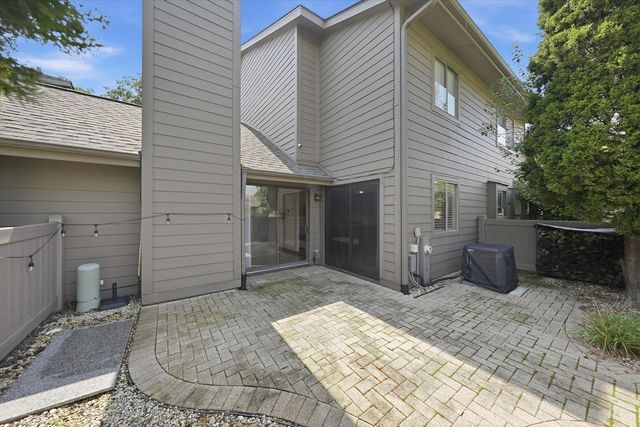 1636 Wildwood Lane, Darien, IL 60561