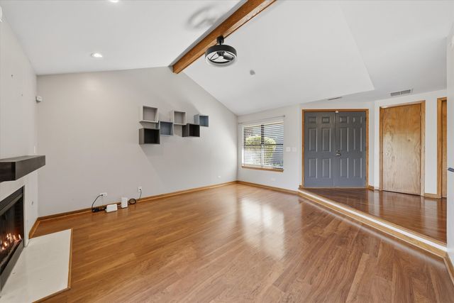 1636 Wildwood Lane, Darien, IL 60561