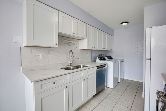 7557 BRISTOL Lane 1, Hanover Park, IL 60133