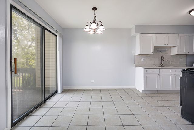 7557 BRISTOL Lane 1, Hanover Park, IL 60133