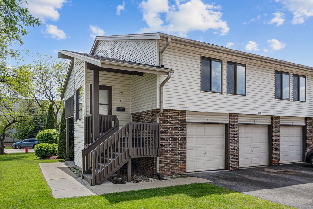7557 BRISTOL Lane 1, Hanover Park, IL 60133