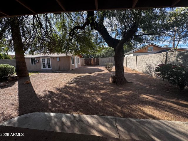 2323 E MITCHELL Drive, Phoenix, AZ 85016