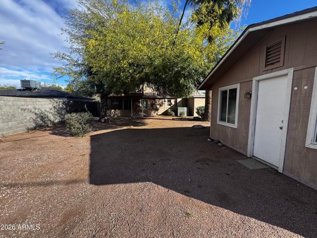 2323 E MITCHELL Drive, Phoenix, AZ 85016