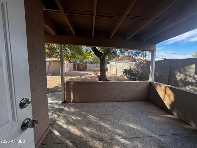 2323 E MITCHELL Drive, Phoenix, AZ 85016