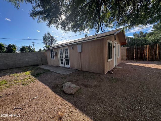 2323 E MITCHELL Drive, Phoenix, AZ 85016