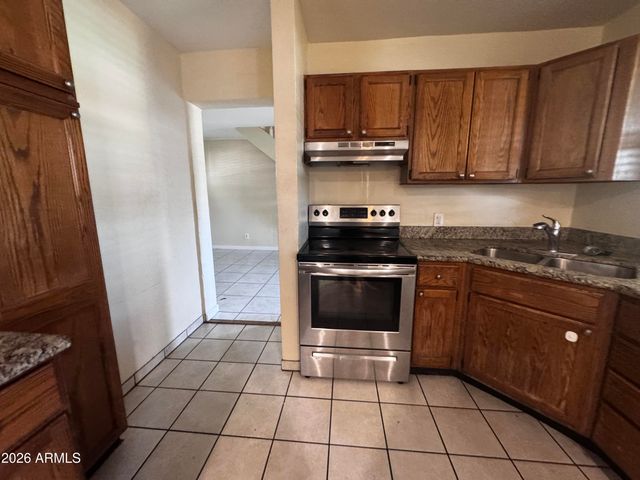 2323 E MITCHELL Drive, Phoenix, AZ 85016