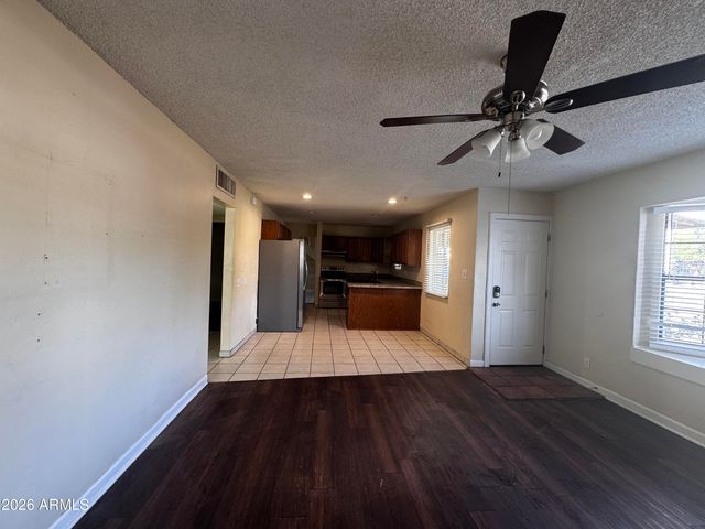 2323 E MITCHELL Drive, Phoenix, AZ 85016