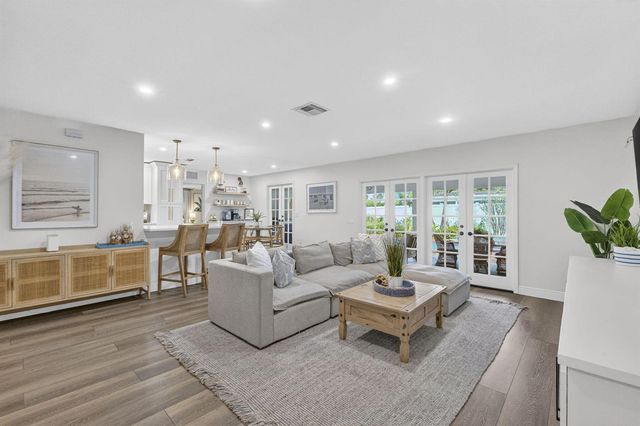 903 SW 28th Avenue, Boynton Beach, FL 33435