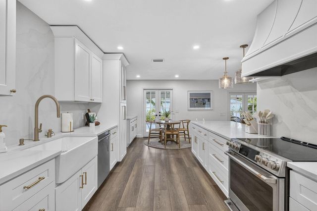 903 SW 28th Avenue, Boynton Beach, FL 33435