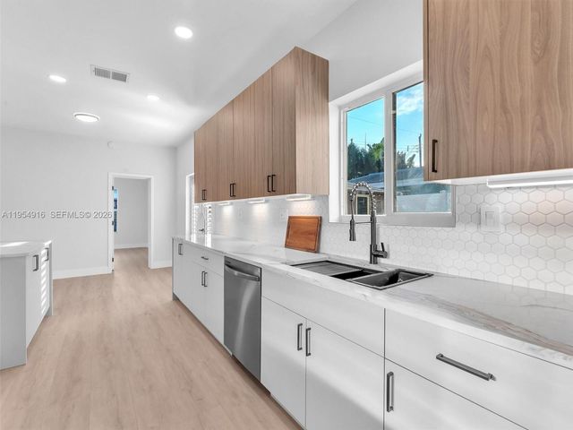 2144 NE 61st Ct, Fort Lauderdale, FL 33308