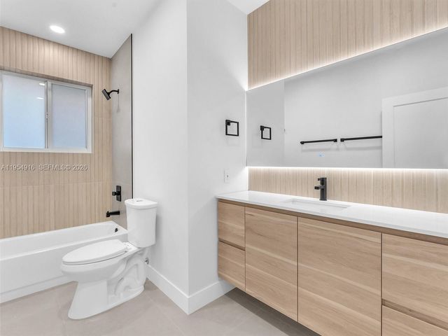 2144 NE 61st Ct, Fort Lauderdale, FL 33308