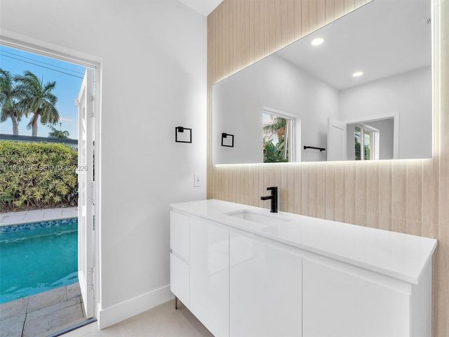 2144 NE 61st Ct, Fort Lauderdale, FL 33308