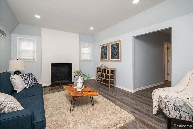 17125 Warrington Drive, Detroit, MI 48221