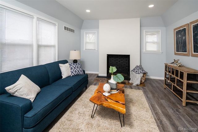 17125 Warrington Drive, Detroit, MI 48221