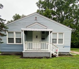 715 Kenilworth Avenue, Pontiac, MI 48340